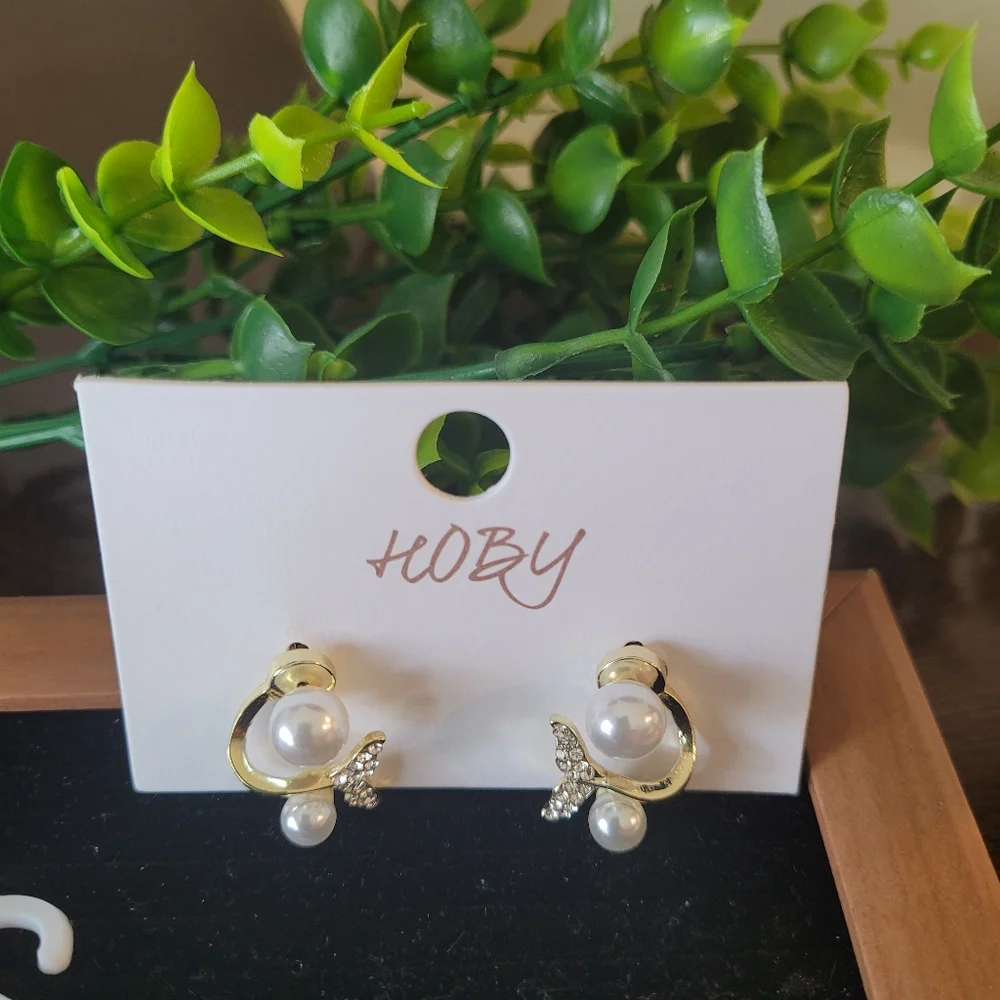 Bundle 💥Any 2for$20💥COPY - Pearl & Gold Mermaid Tail Ear-jacket Earrings✨️ - Picture 6 of 7